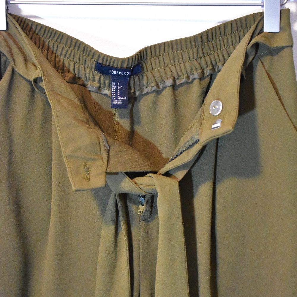 Women's Front Tie Taper Paper Bag Pant - Picture 5 of 6